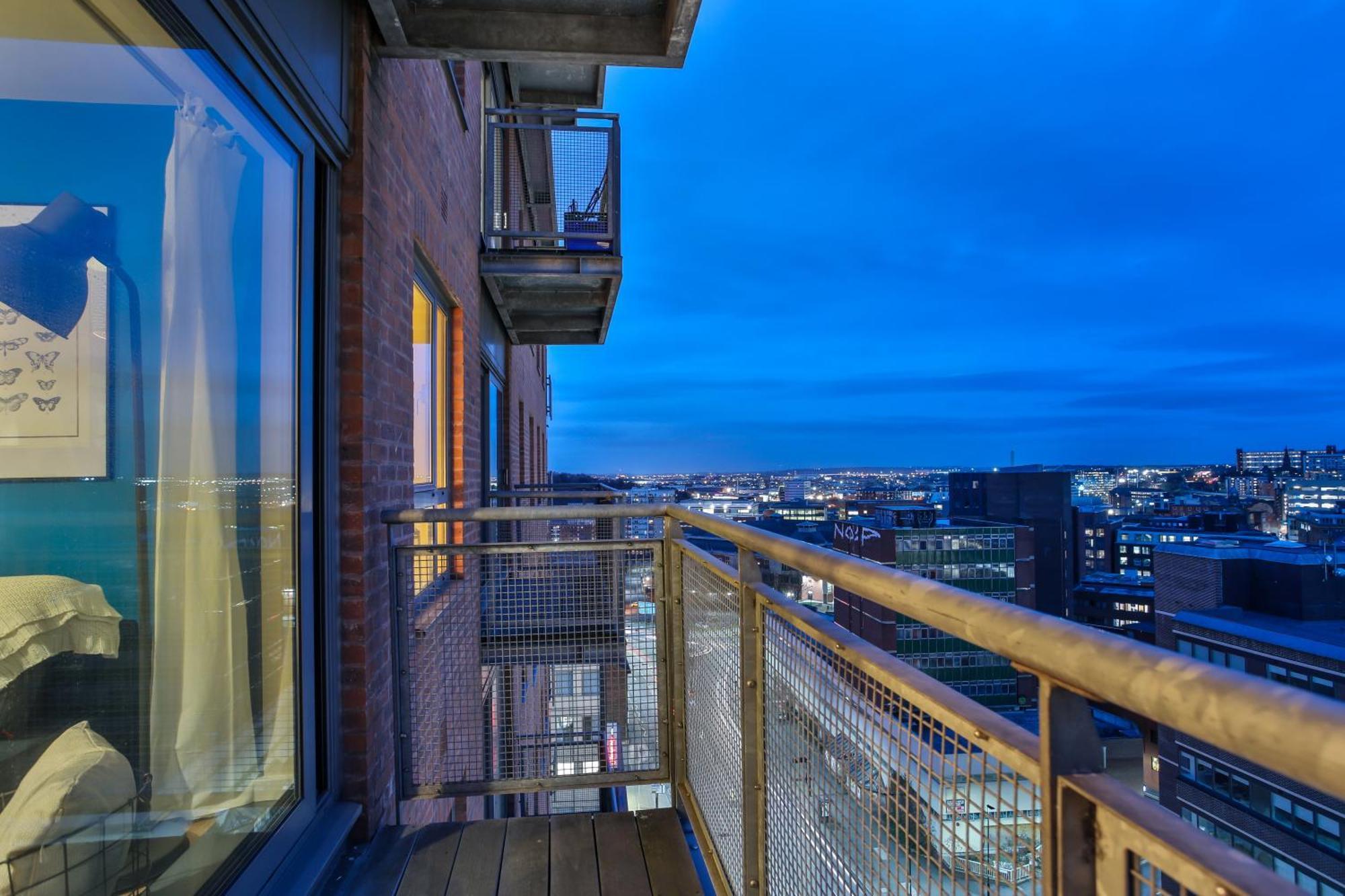 Skyview Apartment By Noknokstay - City Centre With Parking - Group, Family, Business Sheffield Exteriér fotografie